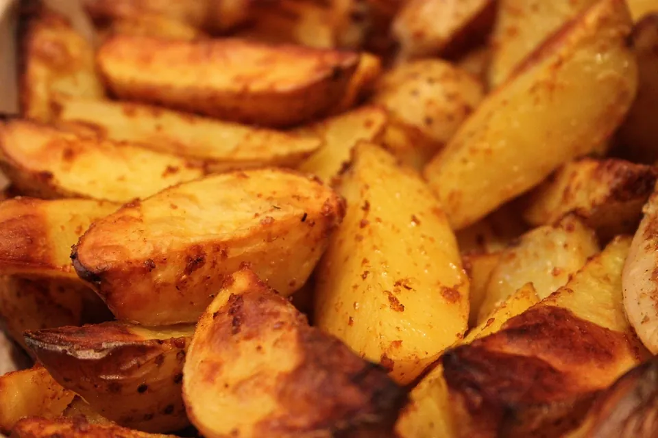 Golden, crisp potato wedges